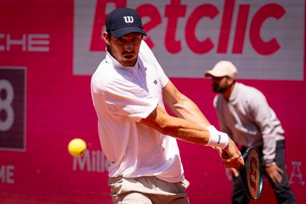 Gastao Elias Vs Nicolas Jarry - Millennium Estoril Open 2025 Gastao Elias from Portugal competes against Nicolas Jarry from Chile during the Millennium Estoril Open ATP, Tennis Herren Challenger 175 tennis tournament at Estoril Tennis Club in Estoril, Portugal, on May 1, 2025. Lisbon Portugal  Copyright: xNunoxCruzx originalFilename:cruz-gastoeli250501_npZa5.jpg