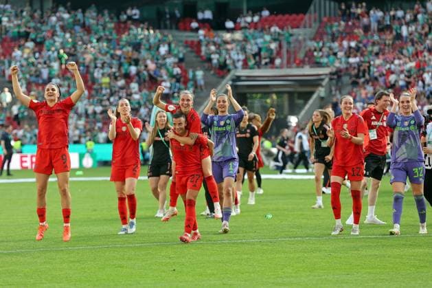 01 05 2025, xovx, Football Women DFB Cup Final, FC Bayern Munich SV Werder Bremen The players of FC Bayern Munich celebrate the 4 2 victory against SV Werder Bremen and the win of the DFB Cup 2024 2025 Köln Rhein Energie Stadion Nordrhein Westfalen Germany EN