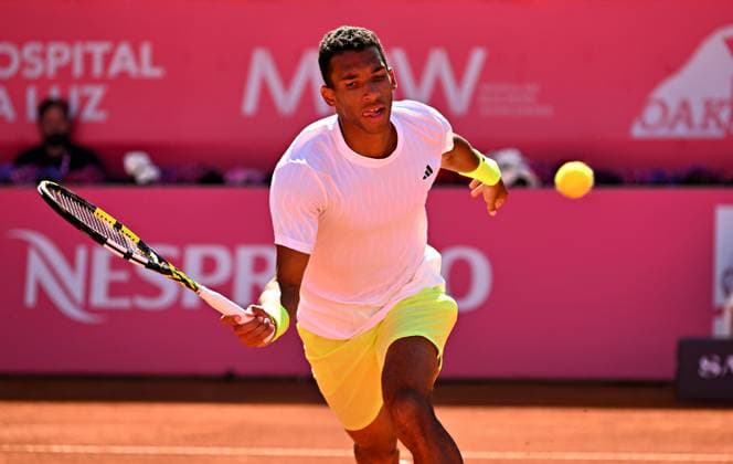 Canadian Felix Auger Aliassime loses in the round of 16 of the Estoril Open Estoril Open, ATP 175 Challenge Tour, 01 05 2025, round of 16 Canadian top seed Felix AUGER ALIASSIME loses to Italian Andrea Pellegrino Estoril Estoril Tenis Club Lisbon Portugal in the round of 16 of the Estoril Open