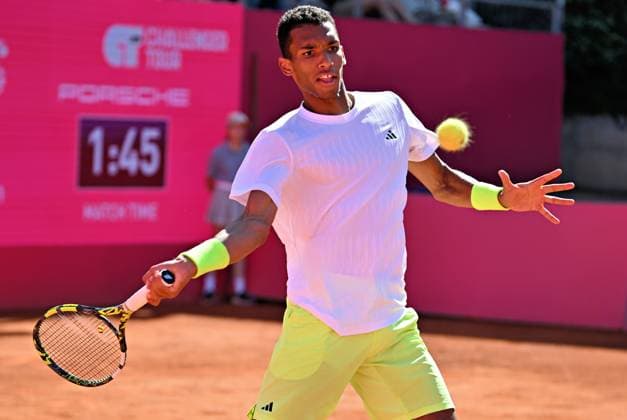 Canadian Felix Auger Aliassime loses in the round of 16 of the Estoril Open Estoril Open, ATP 175 Challenge Tour, 01 05 2025, round of 16 Canadian top seed Felix AUGER ALIASSIME loses to Italian Andrea Pellegrino Estoril Estoril Tenis Club Lisbon Portugal in the round of 16 of the Estoril Open