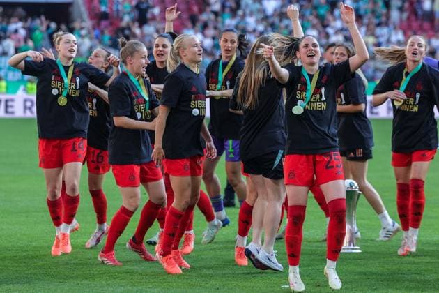 Soccer DFB Cup Womens Final FC Bayern Munich SV Werder Bremen on 01 05 2025 at RheinEnergieStadion in Cologne Munich celebrates, Sarah Zadrazil Munich , front DFB regulations prohibit any use of photographs as image sequences and or quasi video xJRx