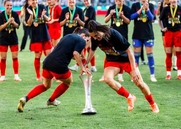 Cologne, RheinEnergieStadion, 01 05 2025 Jovana Damnjanovic of Muenchen R celebrate the win of the cup during DFB cup final FC Bayern Muenchen v Werder Bremen