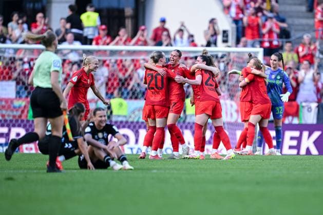 01 05 2025, Football, DFB Womens Cup Final, Season 2024 2025, FC Bayern Munich SV Werder Bremen, Final emotions, FC Bayern Munich is DFB Cup Winner, xRHR FOTO TKx Copyright: RHR-FOTOx RHR-FOTO TK