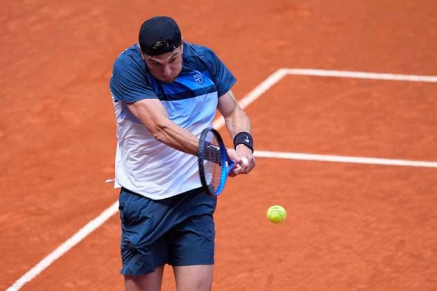 May 1, 2025, Madrid, Madrid, Spain: Jack Draper of Great Britain in action against Matteo Arnaldi of Italy during the Mutua Madrid Open 2025, ATP, Tennis Herren Masters 1000 and WTA, Tennis Damen 1000 tennis tournament, celebrated at Caja Magica on May 01, 2025 in Madrid, Spain. Madrid Spain - ZUMAa181 20250501_zaa_a181_119 Copyright: xOscarxJ.xBarrosox