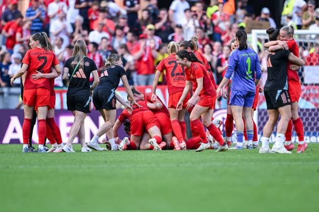 01 05 2025, Football, DFB Womens Cup Final, Season 2024 2025, FC Bayern Munich SV Werder Bremen, The players of FC Bayern Munich are happy xRHR PHOTO TKx Copyright: RHR-FOTOx RHR-FOTO TK