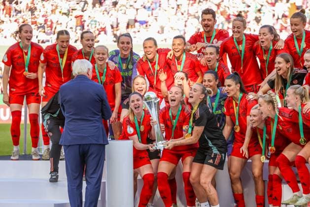 GER, Cologne, FC Bayern Munich vs Werder Bremen, DFB Cup Women, Football, DFB, Season 2024 2025, Rhein Energie Stadion, Final, in picture FC Bayern Munich wins the DFB Cup in Cologne against Werder Bremen and celebrates at the cup handover DFB DFL REGULATIONS PROHIBIT ANY USE OF PHOTOGRAPHS AS IMAGE SEQUENCES AND OR QUASI VIDEO, 01 05 2025, Copyright: HMBxMedia HendrikxHamelau