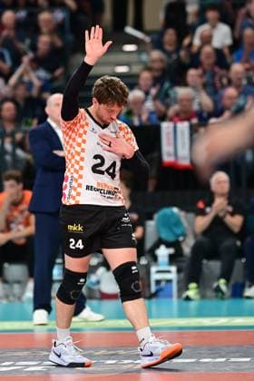 Volleyball I Men I Season 2024 2025 I Bundesliga I Final I Game 2 I SVG Lüneburg BERLIN RECYCLING Volleys I 1 5 2025 Kyle Dagostino 24, Berlin Recycling Volleys shows the mistake is on my head nevertheless the first set goes to Berlin Lüneburg LKH Arena Niedersachsen Germany Copyright: xLobeca AndreasxHannigx