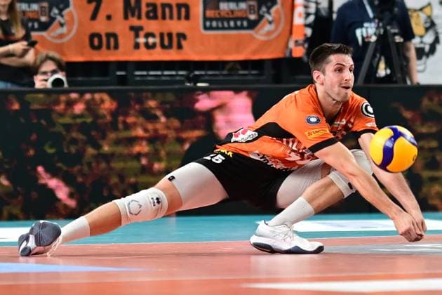 Volleyball I Men I Season 2024 2025 I Bundesliga I Final I Match 2 I SVG Lüneburg BERLIN RECYCLING Volleys I 1 5 2025 Moritz Reichert 15, Berlin Recycling Volleys with spectacular ball reception Lüneburg LKH Arena Niedersachsen Germany Copyright: xLobeca AndreasxHannigx