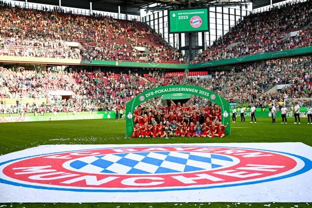 The FC Bayern players and team celebrate the victory, GER, 45 DFB Pokal Final Women, FC Bayern Muenchen vs SV Werder Bremen, 01 05 2025 DFB REGULATIONS PROHIBIT ANY USE OF PHOTOGRAPHS as IMAGE SEQUENCES and or QUASI VIDEO GER, 45 DFB Pokal Final Women, FC Bayern Muenchen vs SV Werder Bremen, 01 05 2025 Cologne Copyright: xEibner-Pressefoto FlorianxWiegandx EP_FWD