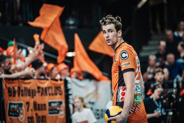 Volleyball Men Season 2024 2025 1 Volleyball Bundesliga Men Final SVG Lüneburg vs BERLIN RECYCLING Volleys 01 05 2025 The hairstyle of Jake Hanes 22, Berlin Recycling Volleys braid hairstyle Lüneburg LKH Arena Niedersachsen Germany