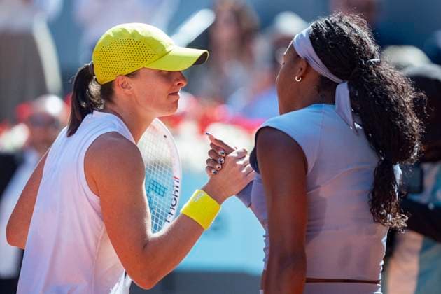 Mutua Madrid Open 2025 Coco Gauff of the United States cheers Iga Swiatek of Poland during the Mutua Madrid Open 2025 tournament celebrated at La Caja Magica on May 01, 2025 in Madrid, Spain. Madrid La Caja Magica Madrid Spain Copyright: xAlbertoxGardinx AGardin_20250501_Mutua_Madrid_Open_0553