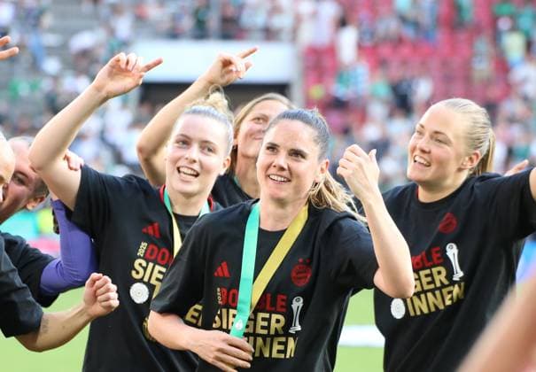01 05 2025, xgrfx, Football DFB Womens Cup Final 2025, SV Werder Bremen FC Bayern Munich v l Alara Sehitler, Sarah Zadrazil, Magdalena Eriksson celebrate the victory in the DFB Cup Final FC Bayern Munich DFL DFB REGULATIONS PROHIBIT ANY USE OF PHOTOGRAPHS as IMAGE SEQUENCES and or QUASI VIDEO Cologne