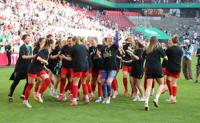 01 05 2025, xgrfx, Football DFB Womens Cup Final 2025, SV Werder Bremen FC Bayern Munich v l The players celebrate the victory in the DFB Cup Final FC Bayern Munich DFL DFB REGULATIONS PROHIBIT ANY USE OF PHOTOGRAPHS as IMAGE SEQUENCES and or QUASI VIDEO Cologne