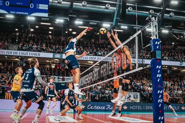 Volleyball Men Season 2024 2025 Volleyball Bundesliga Playoff Final Game 2 SVG Lüneburg vs BR Volleys 01 05 2025 Xander Wolf Wassenaar Ketrzynski 11 SVG Lüneburg against the three-man block of BERLIN RECYCLING Volleys Lüneburg LKH Arena Niedersachsen Germany