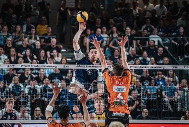 Volleyball Men Season 2024 2025 Volleyball Bundesliga Playoff Final Game 2 SVG Lüneburg vs BR Volleys 01 05 2025 Simon Torwie 1 SVG Lüneburg against the block of Johannes Tille 6 BERLIN RECYCLING Volleys Lüneburg LKH Arena Niedersachsen Germany