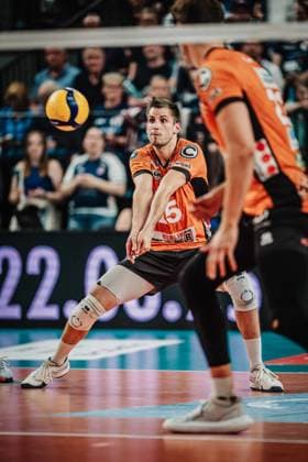 Volleyball Men Season 2024 2025 1 Volleyball Bundesliga Men Final SVG Lüneburg vs BERLIN RECYCLING Volleys 01 05 2025 Moritz Reichert 15, Berlin Recycling Volleys takes the ball Lüneburg LKH Arena Niedersachsen Germany