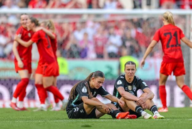GER, Cologne, FC Bayern Munich vs Werder Bremen, DFB Pokal Women, Football, DFB, Season 2024 2025, Rhein Energie Stadion, Final, in the picture Disappointment at Werder Bremen after the defeat in the final against Bayern Munich DFB DFL REGULATIONS PROHIBIT ANY USE OF PHOTOGRAPHS AS IMAGE SEQUENCES AND OR QUASI VIDEO, 01 05 2025, Copyright: HMBxMedia HendrikxHamelau