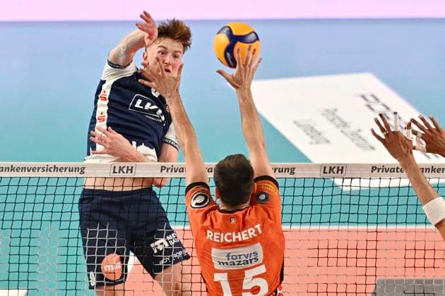 GER 1 VBL, SVG Lueneburg vs Berlin Recycling Volleys 01 05 2025, LKH Arena, Lueneburg, GER 1 VBL, Play Offs, Final, SVG Lueneburg vs Berlin Recycling Volleys in the picture Oskar Espeland Lueneburg 09 tries to assert himself against Moritz Reichert Berlin 15 nordphotoxGmbH xWitke nph00002