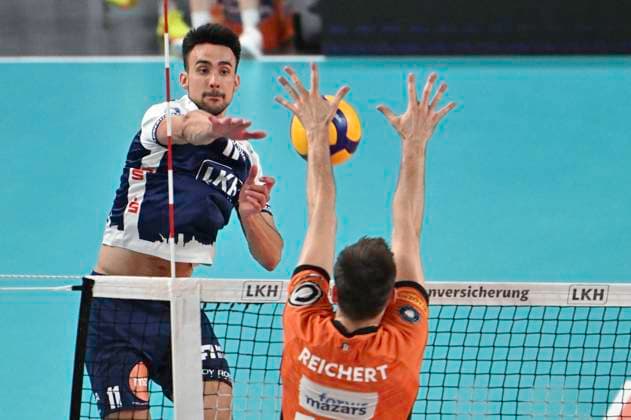 GER 1 VBL, SVG Lueneburg vs Berlin Recycling Volleys 01 05 2025, LKH Arena, Lueneburg, GER 1 VBL, Play Offs, Final, SVG Lueneburg vs Berlin Recycling Volleys in the picture Xander Kretrzynski Lueneburg 11 tries to assert himself against Moritz Reichert Berlin 15 nordphotoxGmbH xWitke nph00002