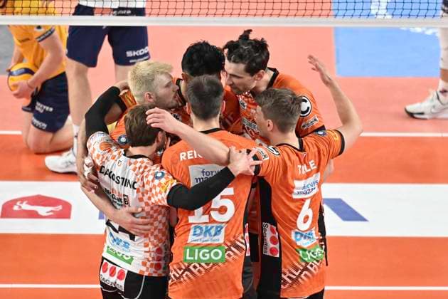 GER 1 VBL, SVG Lueneburg vs Berlin Recycling Volleys 01 05 2025, LKH Arena, Lueneburg, GER 1 VBL, Play Offs, Final, SVG Lueneburg vs Berlin Recycling Volleys in the picture the Berline team cheers nordphotoxGmbH xWitke nph00002