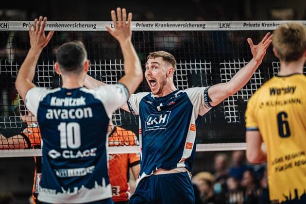 Volleyball Men Season 2024 2025 1 Volleyball Bundesliga Men Final SVG Lüneburg vs BERLIN RECYCLING Volleys 01 05 2025 Simon Torwie 1, SVG Lüneburg raises his arms and cheers Lüneburg LKH Arena Niedersachsen Germany