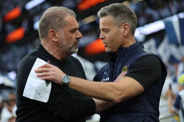 Tottenham Hotspur v FK Bodo Glimt - UEFA Europa League 2024 25 Semi Final First Leg Ange Postecoglou, Manager of Tottenham Hotspur and Kjetil Knutsen, head coach of FK Bodo Glimt on the side line before the UEFA Europa League 2024 25 Quarter Final Second Leg match between Tottenham Hotspur and FK Bodo Glimt at Tottenham Hotspur Stadium on May 1, 2025 in London, England. London Tottenham Hotspur Stadium England United Kingdom Copyright: xNigelxFrench Sportsphoto APLx 14126079