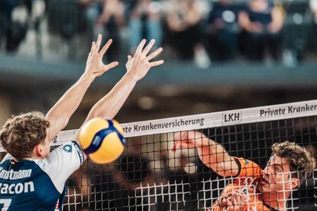 Volleyball Men Season 2024 2025 1 Volleyball Bundesliga Men Final SVG Lüneburg vs BERLIN RECYCLING Volleys 01 05 2025 right Tobias Krick 21, Berlin Recycling Volleys attacking left Joscha Kunstmann 7, SVG Lüneburg Lüneburg LKH Arena Niedersachsen Germany