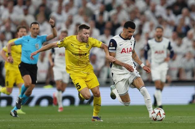 London, England, May 1st 2025: Dominic Solanke (19 Tottenham Hotspur) receives pressure from Fredrik AndrÃ Bjorkan (15 Bodo Glimt) during the UEFA Europa League match between Tottenham Hotspur and Bodo Glimt at Tottenham Hotspur Stadium in London, England (Alexander Canillas SPP) Copyright: xAlexanderxCanillas SPPx spp-en-AlCa-9U2A6426