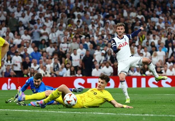 James Maddison of Tottenham Hotspur scores his sides second goal Tottenham Hotspur v FK Bodo Glimt, UEFA Europa League, Semi Final, First Leg, Football, Tottenham Hotspur Stadium, London, UK - 01 May 2025 EDITORIAL USE ONLY No use with unauthorised audio, video, data, fixture lists, club league logos or live services. Online in-match use limited to 120 images, no video emulation. No use in betting, games or single club league player publications. Copyright: xMichaelxZemanek Shutterstockx 15278831y