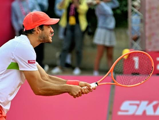 Portugals Nuna Borges reaches Estoril Open quarterfinals Estoril Open, ATP 175 Challenge Tour, 01 05 2025, round of 16 Portugals Nuno BORGES defeats Hungarys Marton Fucsovics on the sold-out center court in the round of 16 of the Estoril Open to reach the quarterfinals Estoril Estoril Tenis Club Lisbon Portugal