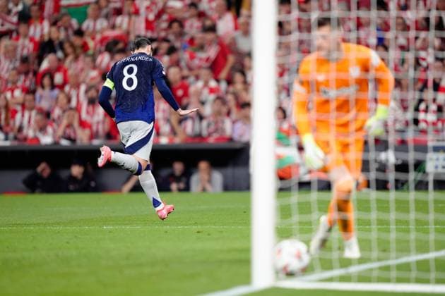 Bruno Fernandes of Manchester United, ManU celebrates their goal to make it 0-2 Athletic Bilbao v Manchester United, UEFA Europa League, Semi Final, First Leg, Football, Estadio de San Mames, Bilbao, Spain - 01 May 2025 EDITORIAL USE ONLY No use with unauthorised audio, video, data, fixture lists, club league logos or live services. Online in-match use limited to 120 images, no video emulation. No use in betting, games or single club league player publications. Copyright: xGokhanxTaner Shutterstockx 15278833dx