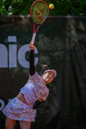 01 05 2025, GER, Women, ITF World Tennis Tour Wiesbaden Tennis Open Round of Last 16 Singles Nao Hibino JPN during service game Wiesbaden Nordenstadt T2 Sports Health Club Hessen Germany
