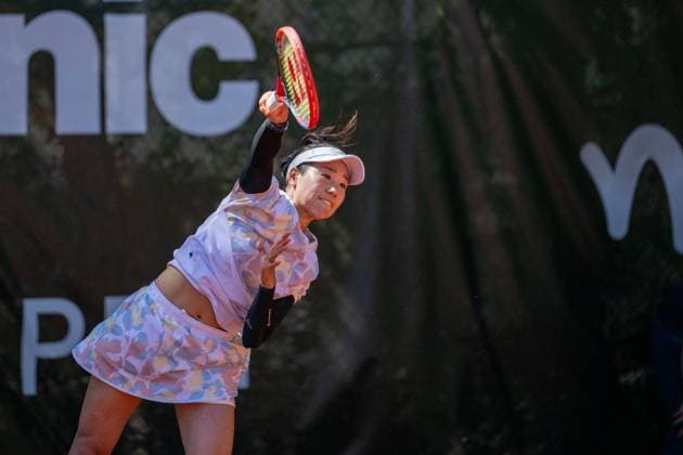 01 05 2025, GER, Women, ITF World Tennis Tour Wiesbaden Tennis Open Round of Last 16 Singles Nao Hibino JPN during service game Wiesbaden Nordenstadt T2 Sports Health Club Hessen Germany