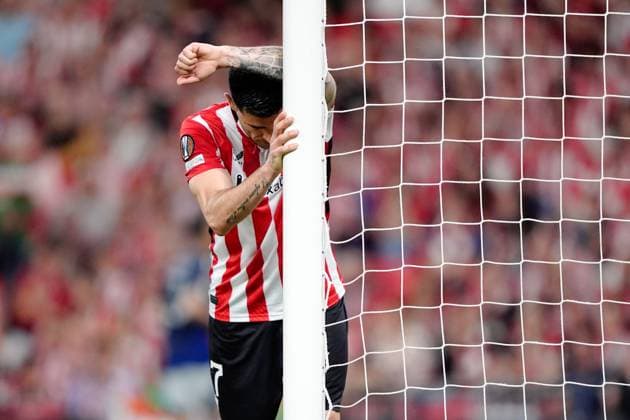 Sport Bilder des Tages Yuri Berchiche of Athletic Bilbao appears dejected after Bruno Fernandes of Manchester United, ManU s goal Athletic Bilbao v Manchester United, UEFA Europa League, Semi Final, First Leg, Football, Estadio de San Mames, Bilbao, Spain - 01 May 2025 EDITORIAL USE ONLY No use with unauthorised audio, video, data, fixture lists, club league logos or live services. Online in-match use limited to 120 images, no video emulation. No use in betting, games or single club league player publications. Copyright: xGokhanxTaner Shutterstockx 15278833ek