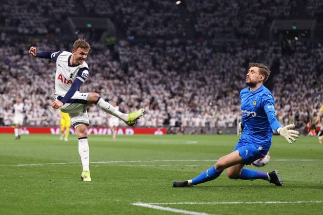 Tottenham Hotspur v FK Bodo Glimt 01 Mai 2025, London UEFA Europa League Halbfinale Hinspiel Tottenham Hotspur v FK Bodo Glimt James Maddison von Tottenham Hotspur erzielt sein zweites Tor Foto Jacques Feeney Abseits London UK  Copyright: xJacquesxFeeneyx xOffsidexOffside