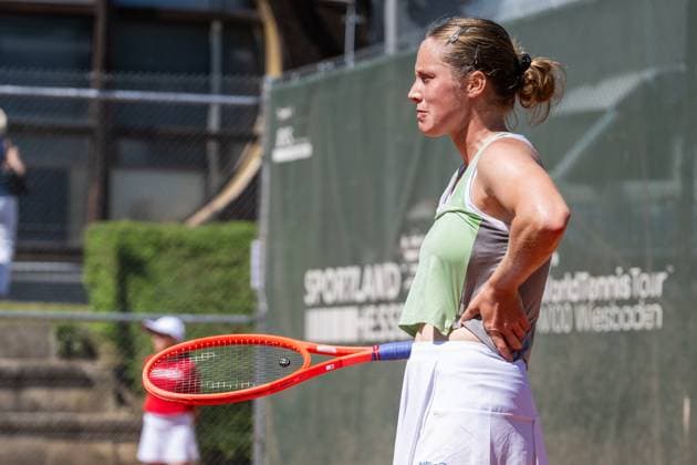 01 05 2025, GER, Women, ITF World Tennis Tour Wiesbaden Tennis Open Round of the last 16 Singles Anna Siskova CZE is at a loss after losing another point Wiesbaden Nordenstadt T2 Sports Health Club Hessen Germany