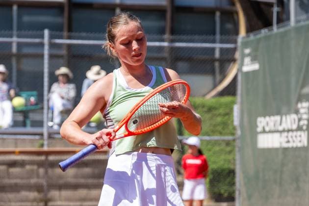 01 05 2025, GER, Women, ITF World Tennis Tour Wiesbaden Tennis Open Round of the last 16 Singles Anna Siskova CZE is at a loss after losing another point Wiesbaden Nordenstadt T2 Sports Health Club Hessen Germany