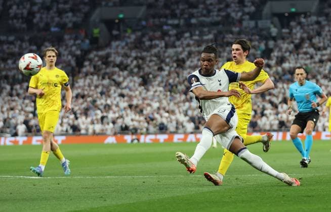 Tottenham Hotspur v FK Bodo Glimt - UEFA Europa League 2024 25 Semi Final First Leg Destiny Udogie of Tottenham Hotspur shoots during the UEFA Europa League 2024 25 Quarter Final Second Leg match between Tottenham Hotspur and FK Bodo Glimt at Tottenham Hotspur Stadium on May 1, 2025 in London, England. London Tottenham Hotspur Stadium England United Kingdom Copyright: xNigelxFrench Sportsphoto APLx 14126100
