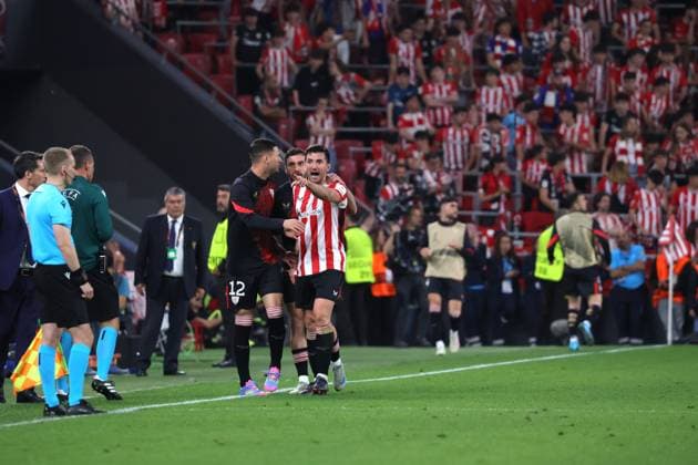 Spain - UEFA League Cup Semi-Final - Athletic Club vs Manchester United, ManU - 01 05 2025 SPAIN, BILBAO, MAY 01. Daniel Vivian of Athletic Club reacts after he was given a red card during the UEFA Europe League 2024 25 semi final first leg football match between Athletic Club and Manchester United, on May 01, 2025 at Estadio de San Mames in Bilbao, Spain. Photo by Manuel Blondeau AOP.Press Bilbao Estadio de San Mames Basque Country Spain Copyright: x ManuelxBlondeau AOP.Pressx AOP20250501 0004