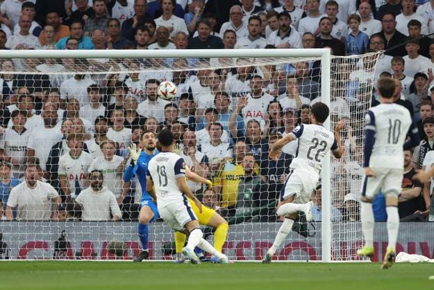 Sport Bilder des Tages during the UEFA Europa League Semi Final 1st leg match between Tottenham Hotspur v Bodo Glimt. - Tottenham Hotspur v Bodo Glimt, UEFA Europa League, Semi Final, 1st Leg, Tottenham Hotspur Stadium, London, England. - 1st May 2025. (C) Daniel Weir Crystal Pix GOAL 1-0, Brennan Johnson of Tottenham Hotspur scores a goal to put Tottenham Hotspur 1-0 ahead during the UEFA Europa League Semi Final 1st leg match between Tottenham Hotspur v Bodo Glimt. - Tottenham Hotspur v Bodo Glimt, UEFA Europa League, Semi Final, 1st Leg, Tottenham Hotspur Stadium, London, England. - 1st May 2025. (C) Daniel Weir Crystal Pix London Tottenham Hotspur Stadium UK Copyright: xDanielxWeirx CP_DW_Tottenham_Bodo_08