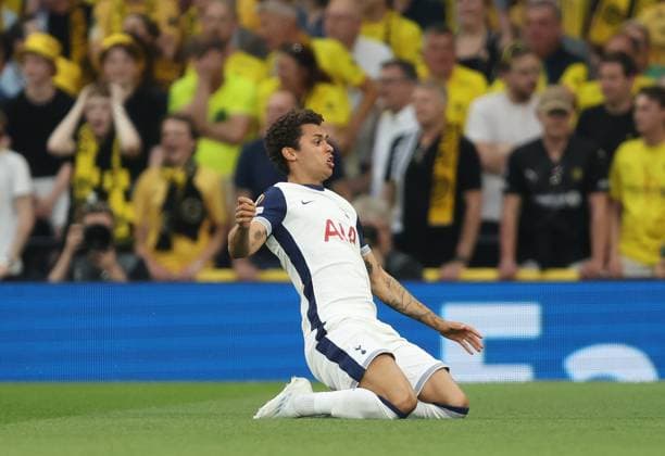 during the UEFA Europa League Semi Final 1st leg match between Tottenham Hotspur v Bodo Glimt. - Tottenham Hotspur v Bodo Glimt, UEFA Europa League, Semi Final, 1st Leg, Tottenham Hotspur Stadium, London, England. - 1st May 2025. (C) Daniel Weir Crystal Pix GOAL 1-0, Brennan Johnson of Tottenham Hotspur goal celebration after scoring a goal to put Tottenham Hotspur 1-0 ahead during the UEFA Europa League Semi Final 1st leg match between Tottenham Hotspur v Bodo Glimt. - Tottenham Hotspur v Bodo Glimt, UEFA Europa League, Semi Final, 1st Leg, Tottenham Hotspur Stadium, London, England. - 1st May 2025. (C) Daniel Weir Crystal Pix London Tottenham Hotspur Stadium UK Copyright: xDanielxWeirx CP_DW_Tottenham_Bodo_11