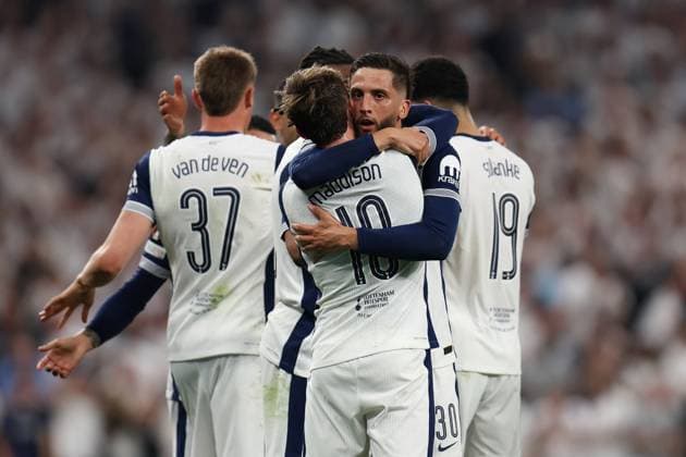 James Maddison (10 Tottenham Hotspur) celebrate with Rodrigo Bentancur (30 Tottenham Hotspur) after scoring during the UEFA Europa League match between Tottenham Hotspur and Bodo Glimt at Tottenham Hotspur Stadium in London, England Copyright: xAlexanderxCanillas SPPx spp-en-AlCa-9U2A6730