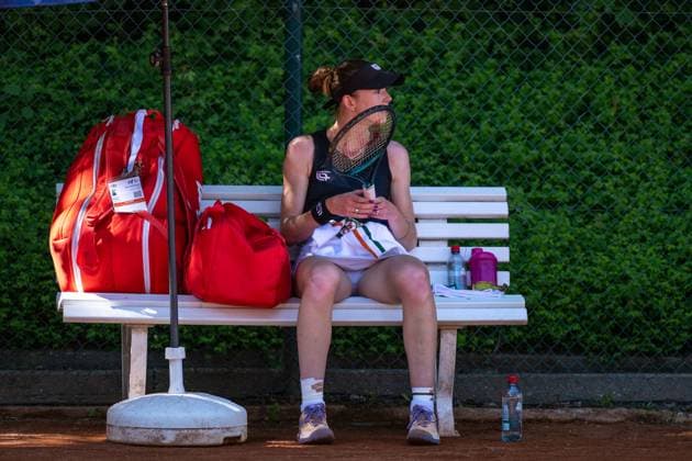01 05 2025, GER, Women, ITF World Tennis Tour Wiesbaden Tennis Open Round of the last 16 Singles Simona Waltert SUI sits on the bench Wiesbaden Nordenstadt T2 Sports Health Club Hessen Germany