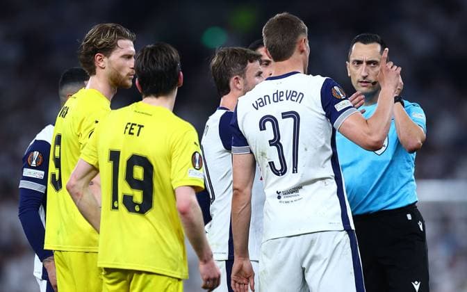 Referee Carlos del Cerro Grande communicates with VAR before awarding penalty kick for Tottenham Tottenham Hotspur v FK Bodo Glimt, UEFA Europa League, Semi Final, First Leg, Football, Tottenham Hotspur Stadium, London, UK - 01 May 2025 EDITORIAL USE ONLY No use with unauthorised audio, video, data, fixture lists, club league logos or live services. Online in-match use limited to 120 images, no video emulation. No use in betting, games or single club league player publications.  Copyright: xMichaelxZemanek Shutterstockx 15278831as