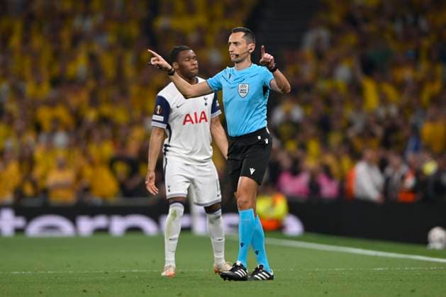 Spurs vs Bodo Glimt Europa League Referee Jose Maria Sanchez Martinez awards Spurs a Penalty kick. during the Spurs vs Bodo Glimt UEFA Europa League Semi-Final 1st leg tie at the Tottenham Hotspur Stadium London. London Tottenham Hotspur Stadium UK Copyright: xMartinxDaltonx Spurs_vs_Bodo_Glimt_010525_MD_027