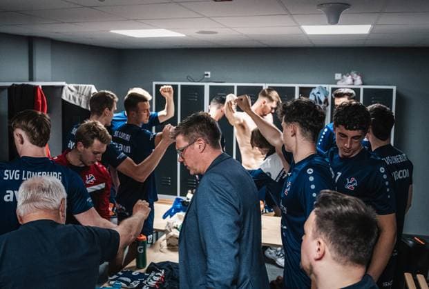 Volleyball Men Season 2024 2025 Volleyball Bundesliga Playoff Final Game 2 SVG Lüneburg vs BR Volleys 01 05 2025 The players of SVG Lüneburg in the locker room during the battle cry Lüneburg LKH Arena Niedersachsen Germany