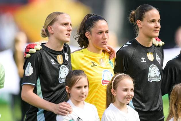Soccer, DFB Cup Women, 20250501, FC Bayern Munich SV Werder Bremen Pictured from left Lina HAUSICKE Bremen, 18 , goalkeeper Livia PENG Bremen, 1 , Hanna NEMETH Bremen, 23 Cologne Rhein Energie Stadium North Rhine-Westphalia Germany Copyright: Passion2Press MarkusxFischerx