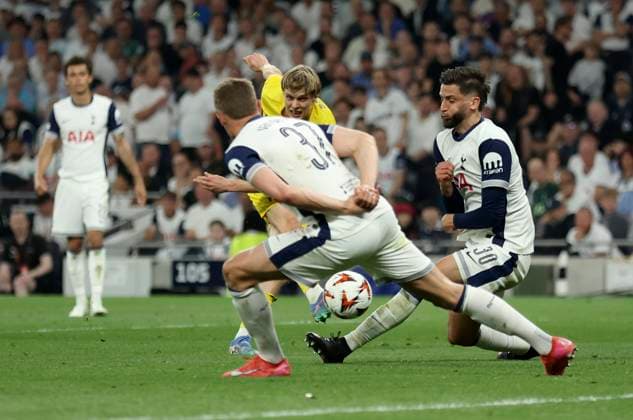 Tottenham Hotspur v FK Bodo Glimt - UEFA Europa League 2024 25 Semi Final First Leg Ulrik Saltnes of FK Bodo Glimt scores there 1st goal during the UEFA Europa League 2024 25 Quarter Final Second Leg match between Tottenham Hotspur and FK Bodo Glimt at Tottenham Hotspur Stadium on May 1, 2025 in London, England. London Tottenham Hotspur Stadium England United Kingdom Copyright: xNigelxFrench Sportsphoto APLx 14126107