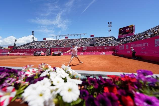 May 1, 2025, Estoril, Portugal: Nicolas Jarry (C) plays against Gastao Elias (not visible) during the round of 16 of Millennium Estoril Open Challenger 175 tennis tournament at the Clube de Tenis do Estoril. Final score: Gastao Elias 1: 2 Nicolas Jarry. Estoril Portugal - ZUMAs197 20250501_aaa_s197_122 Copyright: xBrunoxdexCarvalhox