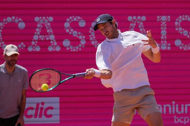 May 1, 2025, Estoril, Portugal: Nicolas Jarry (C) plays against Gastao Elias (not visible) during the round of 16 of Millennium Estoril Open Challenger 175 tennis tournament at the Clube de Tenis do Estoril. Final score: Gastao Elias 1: 2 Nicolas Jarry. Estoril Portugal - ZUMAs197 20250501_aaa_s197_125 Copyright: xBrunoxdexCarvalhox